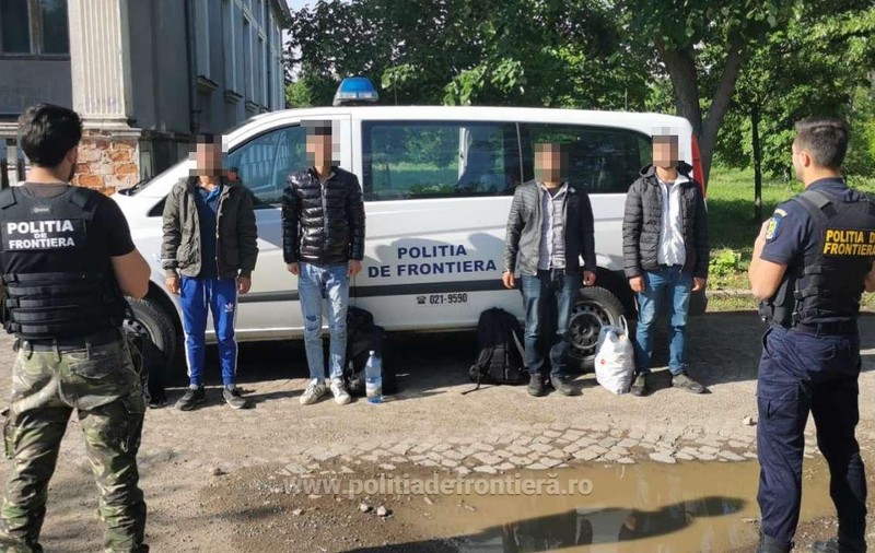 Dosar penal pentru un taximetrist acuzat de trafic de migranți