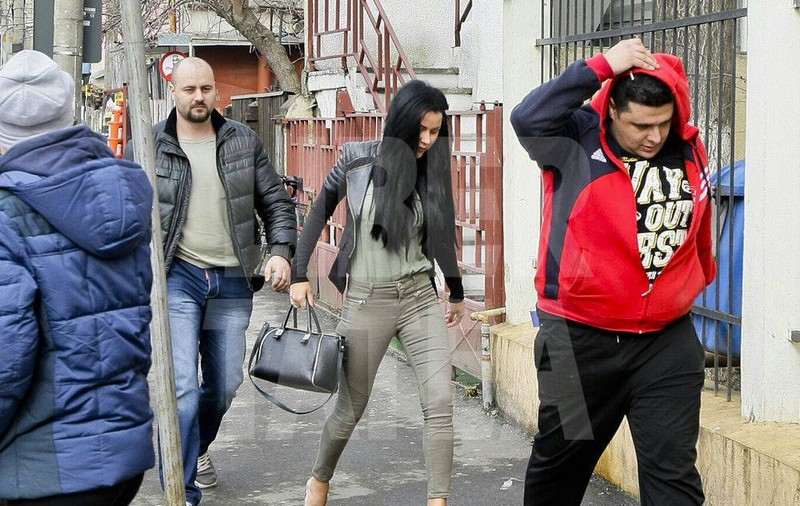 EXCLUSIV / PRIETENE în PAT, INAMICE la POLIȚIE. Vezi ce le-a ÎNVRĂJBIT pe  PROSTITUATELE de lux