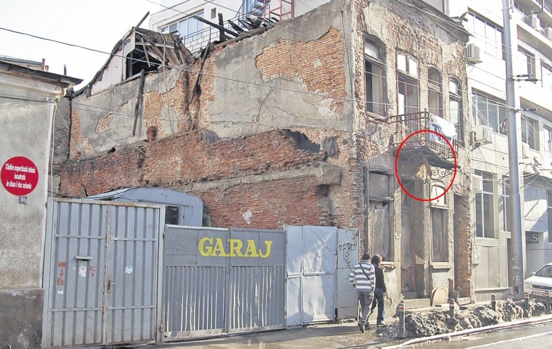 Zeci de clădiri sunt gata să se prăbuşească peste trecători, în Bucureşti