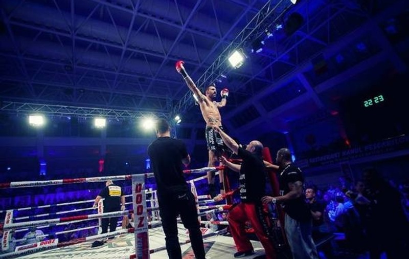 Andrei şi Bodan Stoica pot face istorie! Ar putea fi primii fraţi care deţin titluri mondiale la kickboxing