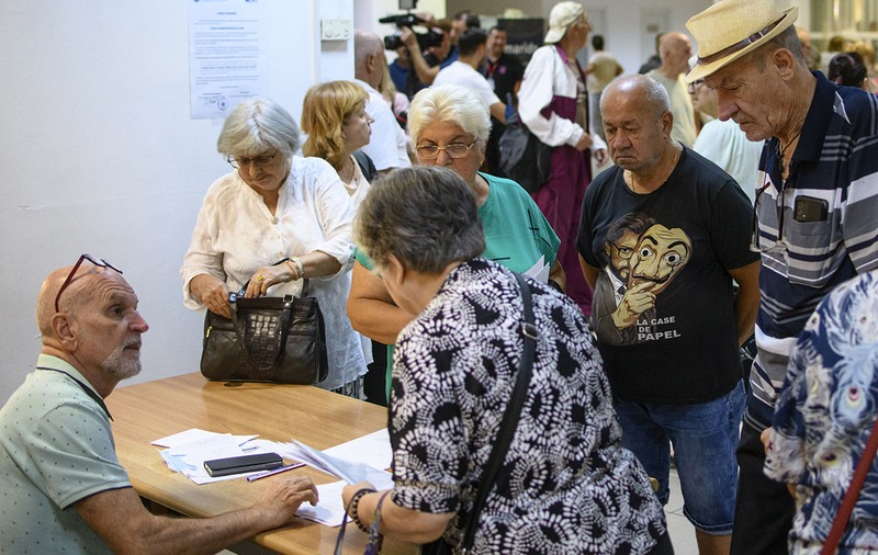 Mica recalculare a pensiilor pentru români nu va fi gata în 2025. Angajații din casele de pensii nu mai lucrează peste program: „Am lucrat și nopțile, și weekendurile. Acum, pierdem bani”