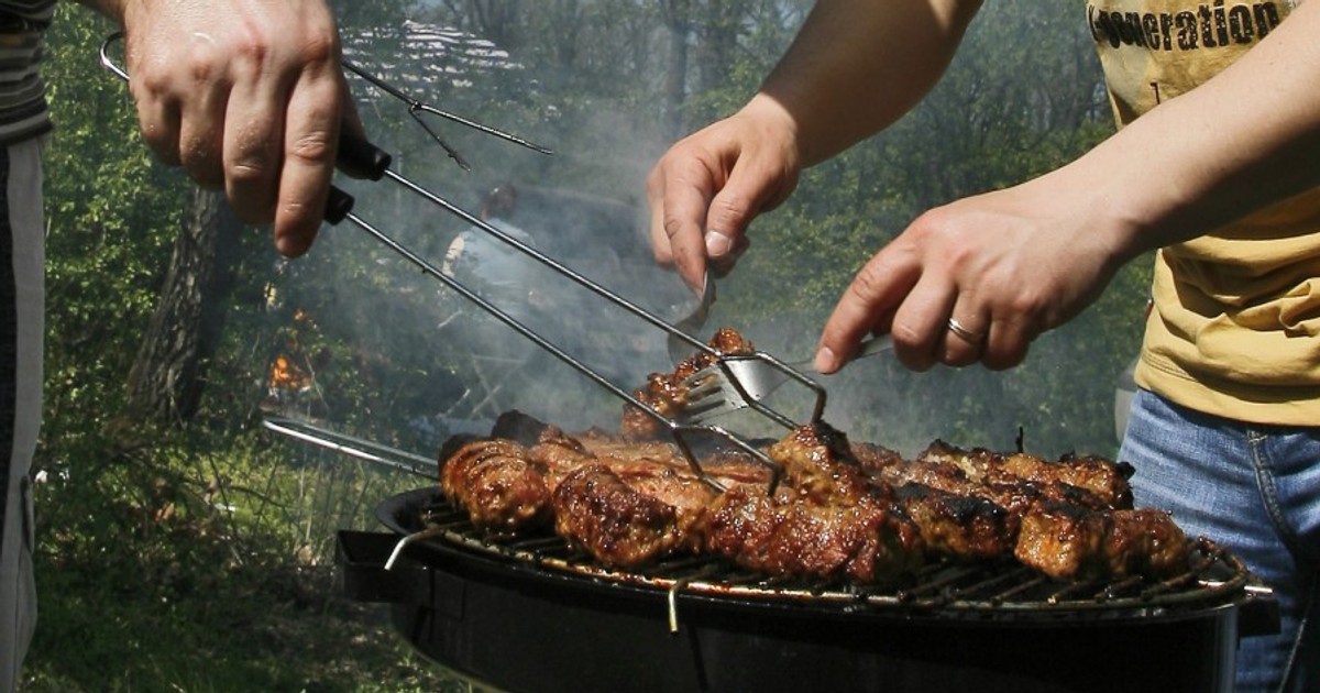 Petrecere cu gratar in ciuda recomandarilor impotriva coronavirusului