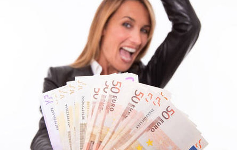 Grecia va recompensa funcţionarii care îşi ”toarnă” colegii corupţi 