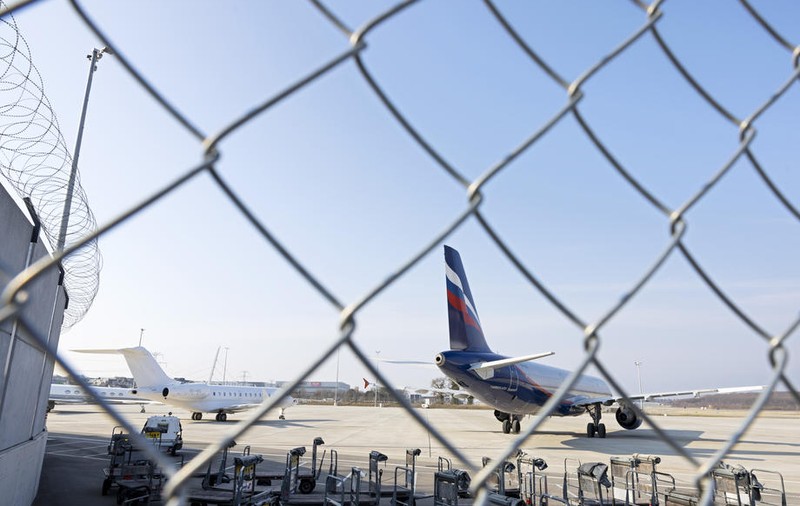 SUA oprește la sol 100 de avioane care au zburat recent în Rusia, inclusiv un avion al miliardarului Abramovici