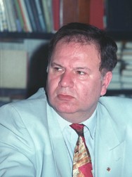 Gavril Iosif Chiuzbaian a fost ministru PUNR în guvernul PDSR-PUNR condus de Nicolae Văcăroiu. Chiuzbaian s-a retras din politică după 1996 și a murit în 2014. Foto: Agerpres