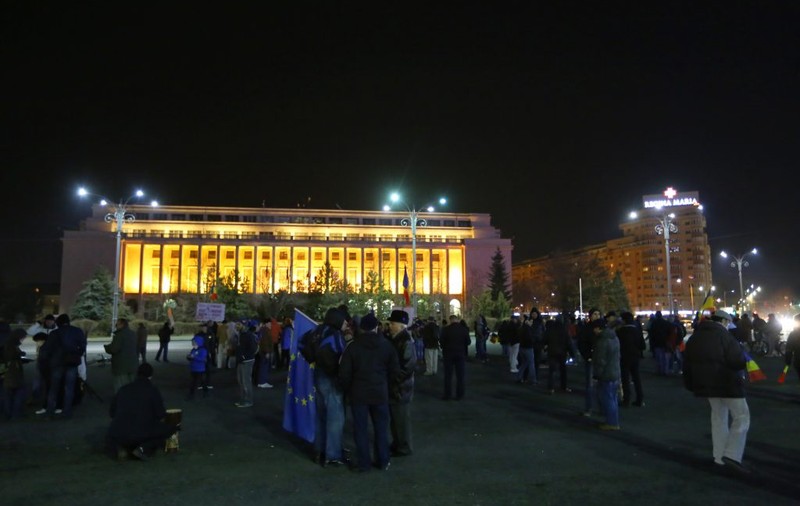 UPDATE | A şasea duminică de proteste s-a încheiat la Palatul Parlamentului | VIDEO