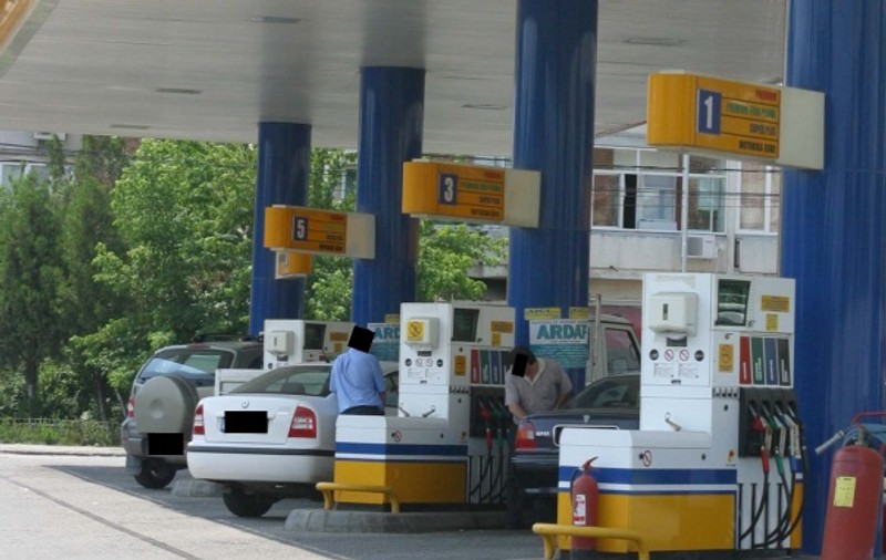 Doi suceveni , bătuţi într-o benzinărie, după o altercaţie în traficul rutier