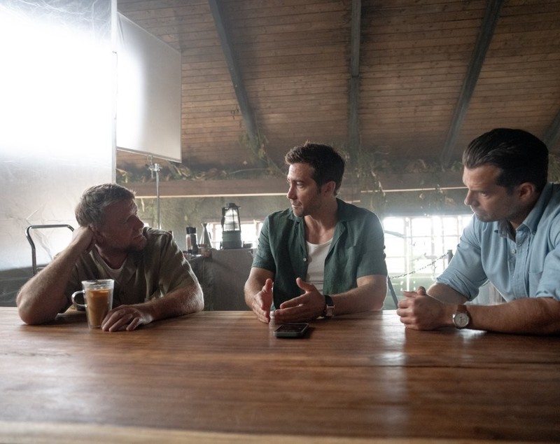 Noul filmul al lui Guy Ritchie vrea să cucerească publicul din România. Henry Cavill și Jake Gyllenhaal sunt în rolurile principale