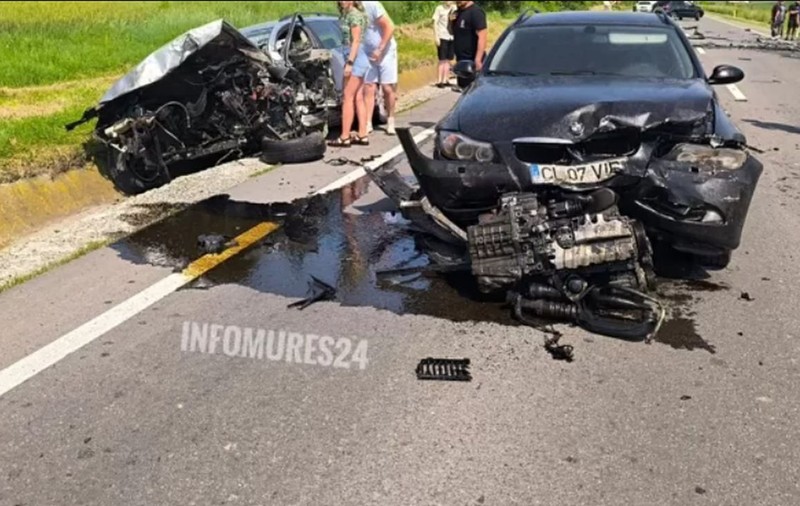 Trafic blocat în Brașov, la Rupea. Un om a murit și altul este încarcerat, după ce 2 mașini s-au ciocnit și au ricoșat în a treia