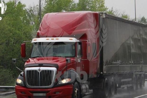Camionul International Prostar care a explodat pe pod. Foto: Telegram/ Baza