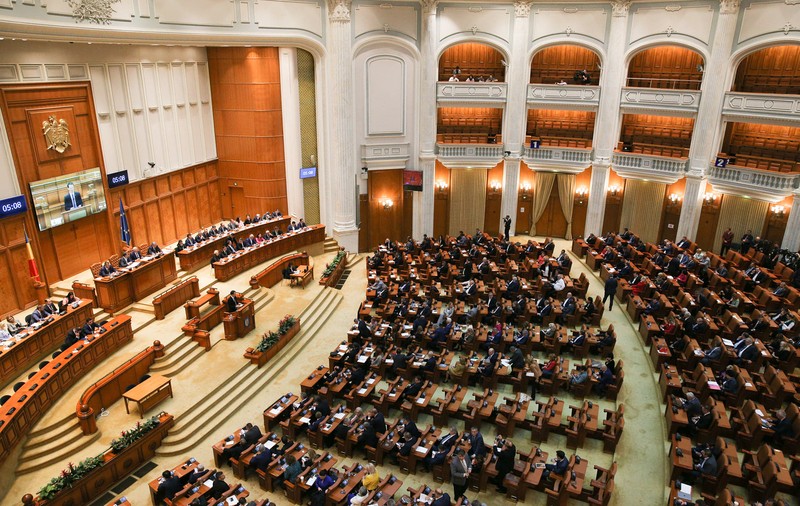 Telenovela pensiilor speciale continuă în Parlament. Partidele se ceartă pe impozitarea acestora, cine să fie afectat şi ce procente să fie tăiate