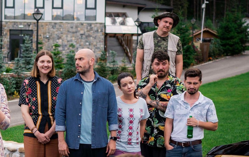 Pentru toți cei indignați de „Teambuilding”: esența filmului e că mai stăm și noi cu toții de vorbă