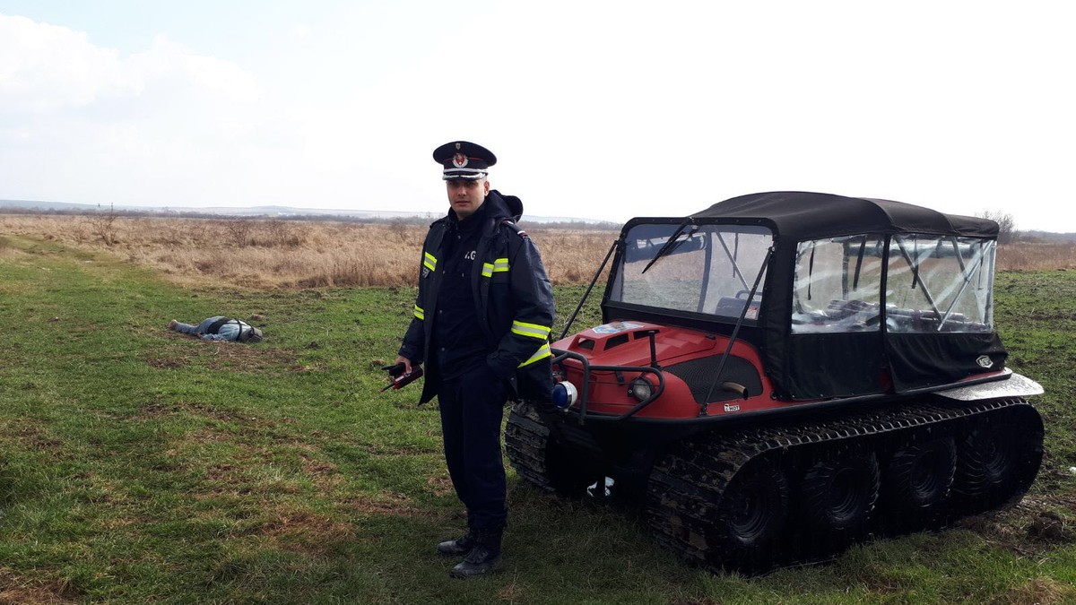 Bătrân dat dispărut, găsit mort pe un câmp în județul Timiș