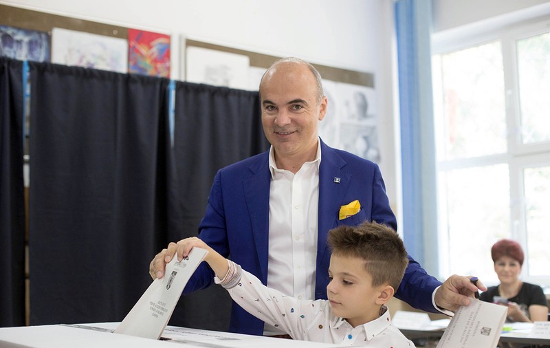 OPINIE | Ce înțeleg politicienii din democrație? Nimic! PAH despre cum PNL Tulcea, înfierbântat de rezultatele de la europarlamentare, cere acum demisia Consiliului Județean