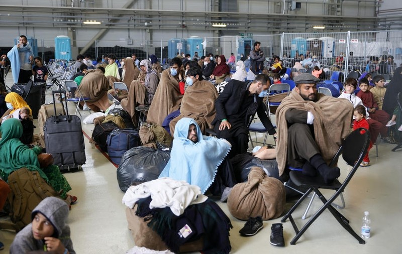 Comunitatea celor „10.000 de uitați”. Mii de afgani, printre care și 2.000 femei gravide, blocați la o bază militară din Germania