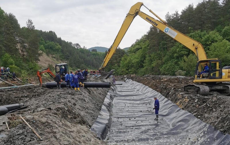 Starea de alertă la Praid a fost prelungită cu 30 de zile. Traficul este restricționat pe strada Salinei