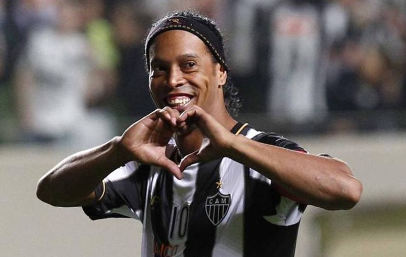 VIDEO / Hitul ”Dinho - mania”, dedicat lui Ronaldinho, face furori pe internet!