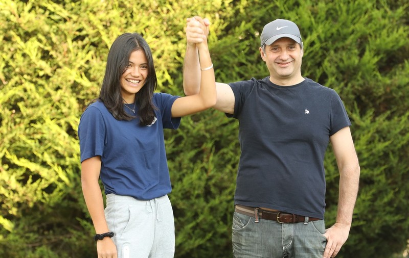 Emma Răducanu a revenit în Anglia. Cum a fost primită campioana de familie