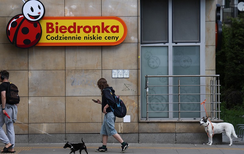 Bonusuri pentru angajații unui supermarket pe baza „emoji”-urilor clienților la casele de marcat, în Polonia