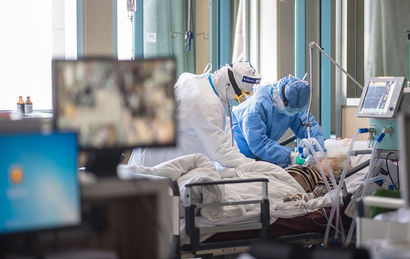 12 persoane care au intrat în contact cu italianul infectat cu coronavirus, puse în izolare la domiciliu, iar probele trimise la analize