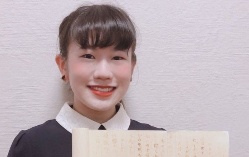 O studentă din Japonia a scris un eseu cu cerneală invizibilă. Tehnica folosită de profesor pentru a citi lucrarea ce a primit nota cea mai mare