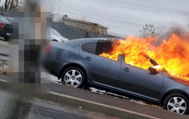 Incendiu în București, o mașină a luat foc lângă Pasajul Grigorescu, pe Splaiul Unirii