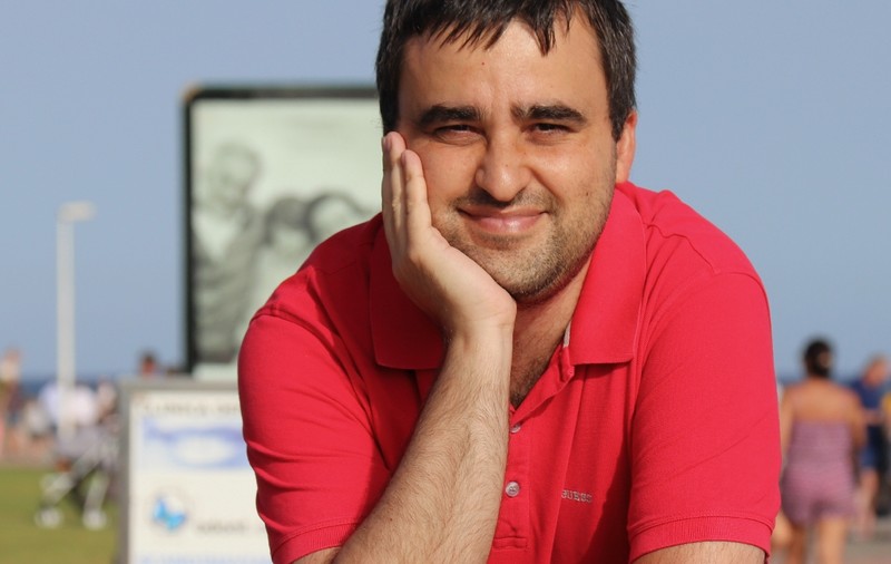 Un român stabilit de 20 de ani în Finlanda îi învață programare pe copiii de acasă. „Vreau ca la 18 ani ei să-și poată găsi o slujbă”