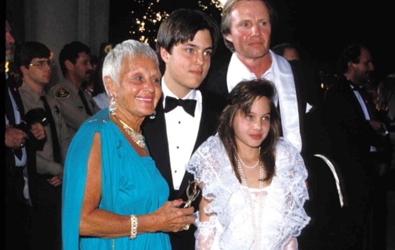Foto / Angelina Jolie la 10 ani, prima apariţie la Premiile Oscar