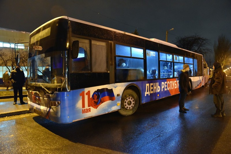 Cetățeni din estul Ucrainei au fost evacuați de către forțele separtiste în Rusia