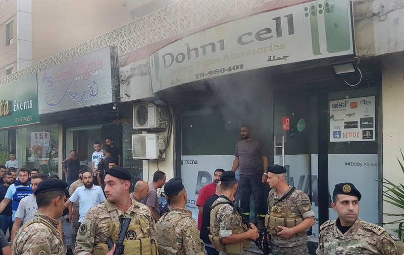 La o zi după pagere, au explodat și dispozitivele walkie-talkie ale Hezbollah: cel puţin 20 morţi şi 450 de răniţi în Liban | VIDEO