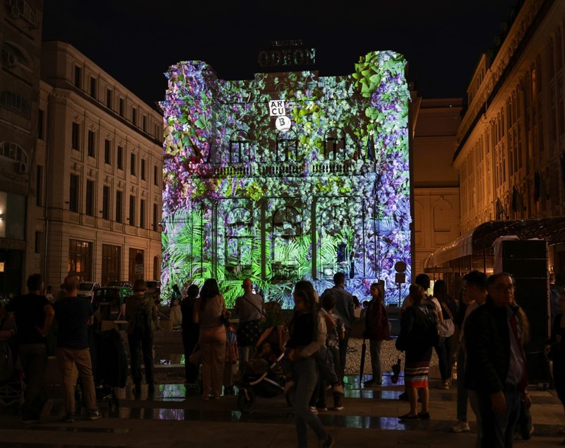 A început Spotlight în București: Spectacole de video mapping pe clădiri celebre, până duminică I VIDEO