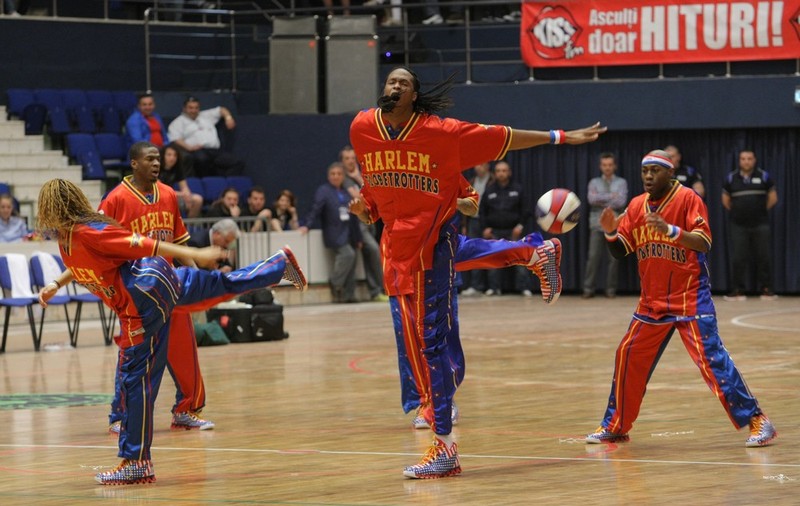 "Magicienii baschetului", Harlem Globetrotters, show la Bucureşti | FOTO