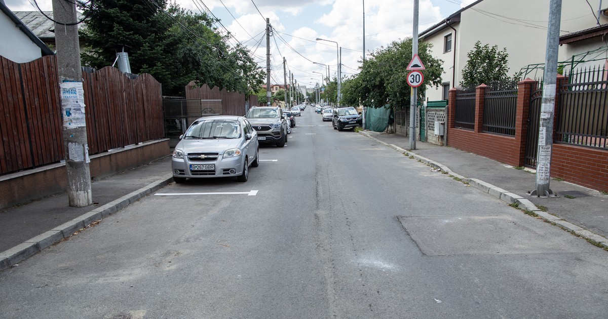 Locuri de parcare pe str. Moș Adam din Sectorul 5 / Foto: Vlad Chirea