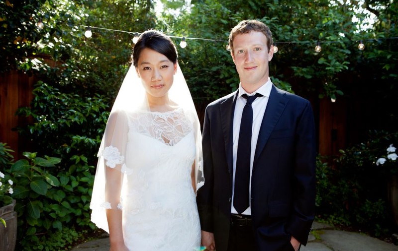 Fondatorul Facebook, Mark Zuckerberg, cel mai tânăr miliardar din lume, s-a ÎNSURAT în SECRET