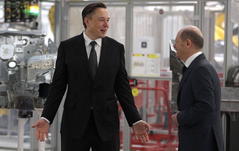 Contre între Elon Musk şi Olaf Scholz. Miliardarul l-a numit pe cancelarul german „Oaf Schitz”