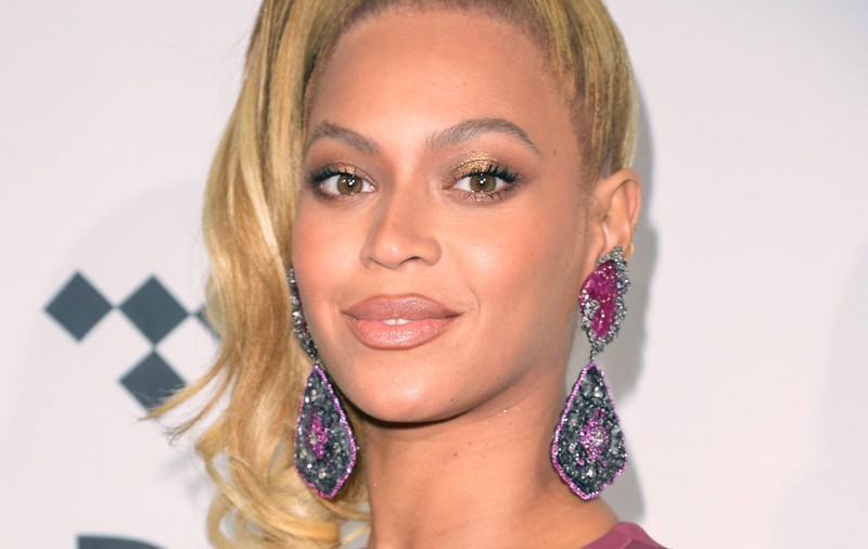 Un mort a câștigat mai bine decât Beyonce în 2015