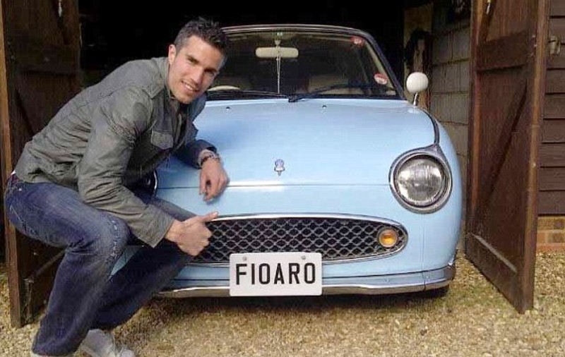 Olandezul Van Persie deţine o maşină mai ciudată