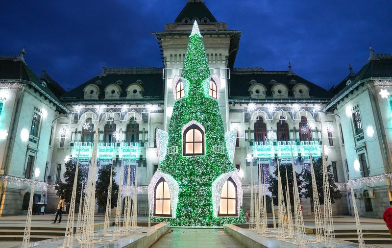 La Craiova, Crăiasa Zăpezii dă startul magiei de sărbători. Târgul de Crăciun de la Craiova îşi deschide porţile vineri, 17 noiembrie 2023
