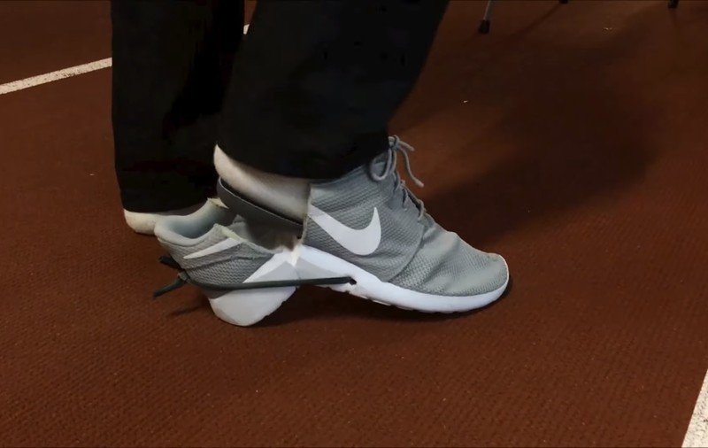 Cum arată și cât va costa cel mai nou model de pantof Nike, care poate fi încălțat fără folosirea mâinilor