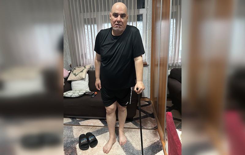 Pentru a nu ajunge în scaunul cu rotile, Petre are nevoie de 10.000 de euro. Bărbatul suferă de coxartroză și ar trebui să fie operat cât mai curând pentru a i se implanta proteze la șold