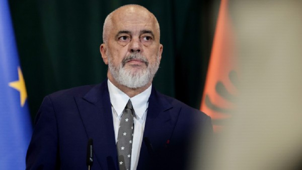 Prim-ministrul albanez Edi Rama ia cuvântul în timpul unei conferințe de presă, în Albania, pe 30 septembrie 2026.