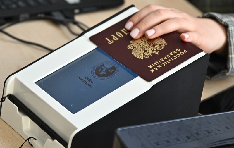 Rusia a înăsprit regulile de deplasare în străinătate pentru oficiali, de teamă că vor divulga secrete de stat. „Nu poți merge nicăieri, nici măcar în Belarus"