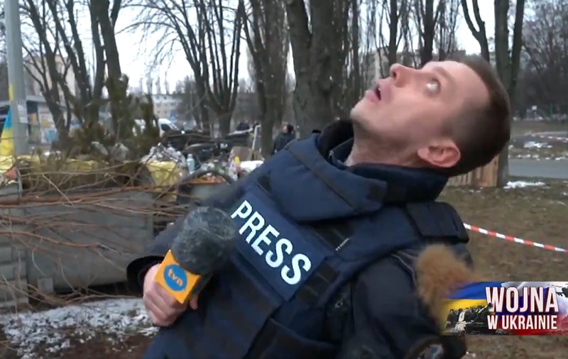 VIDEO | Momentul în care o rachetă rusească trece pe deasupra unui jurnalist, în timpul unei relatări din Kiev