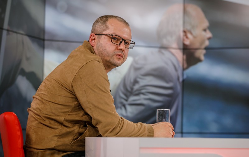 De unde-și ia Corneliu Porumboiu inspirația pentru filmele lui? „Lucrez singur, la birou, cu cafea multă, țigări multe”