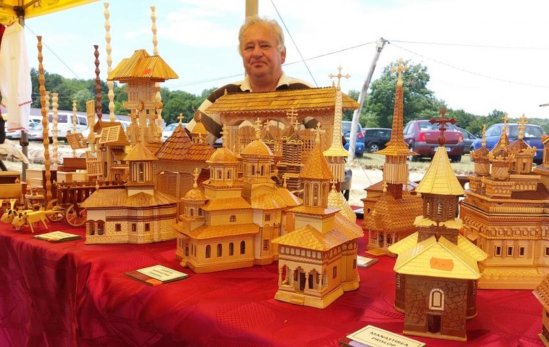 Muzeul în miniatură din Gorj, opera unui fost profesor de educație fizică. Sute de obiective turistice sunt realizate cu migală