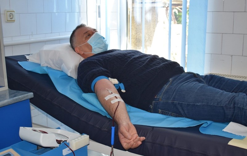 Trei politicieni din Hunedoara au donat sânge pentru plasmă după ce s-au vindecat de COVID-19