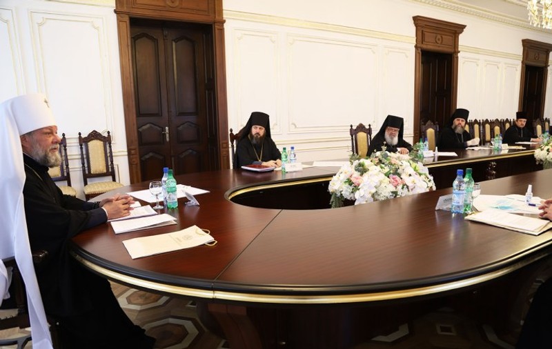 Biserica Ortodoxă din Moldova și teoria conspirației: ”Bill Gates a ucis 500 mii de copii în India. A început microciparea în masă a populaţiei din Europa”
