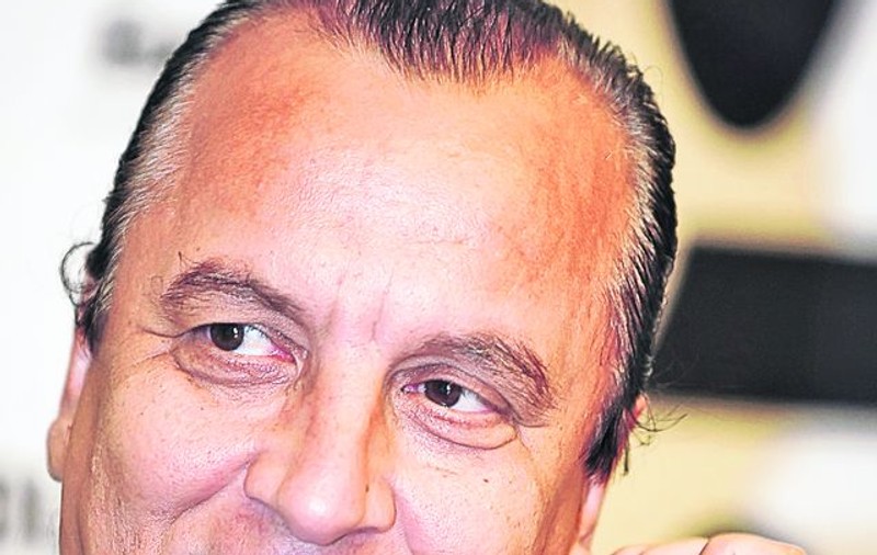 Toboşarul Nelu Dumitrescu e foc şi pară pe Cristi Minculescu, solistul trupei Iris, care a decis să renunţe la cariera muzicală: «Ne-a lăsat baltă!»