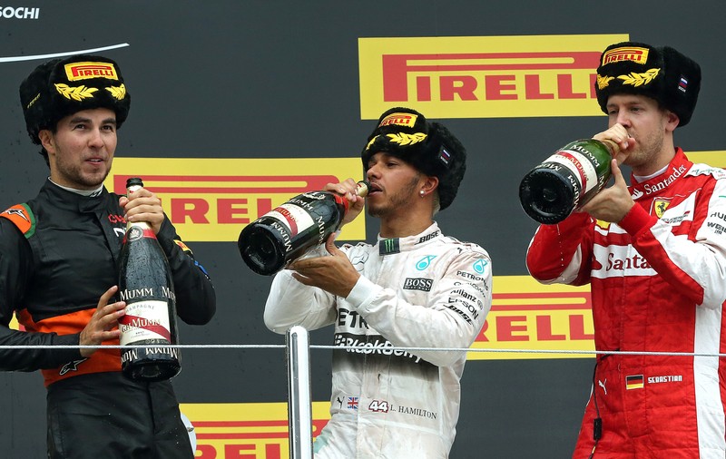 Și piloții F1 o mai dau în bară: Hamilton, implicat într-un accident la Monaco