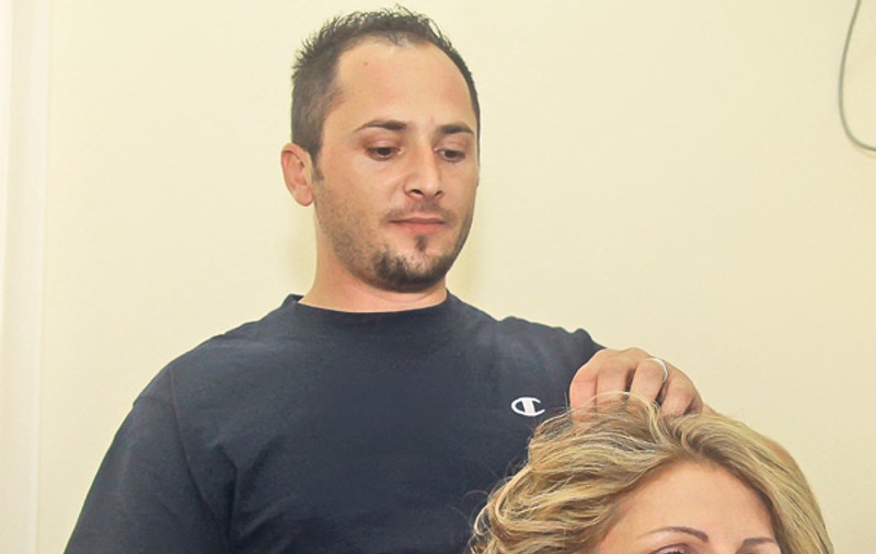 Lady Diţă se află pentru două săptămâni în ţară şi a făcut un drum la salonul de cosmetică să se pregătească pentru o nuntă